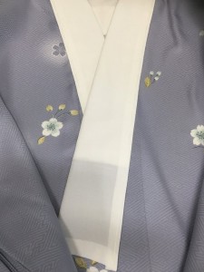 グレー地の長襦袢を買取いたしました